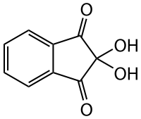 Formule semi-développée de la ninhydrine.